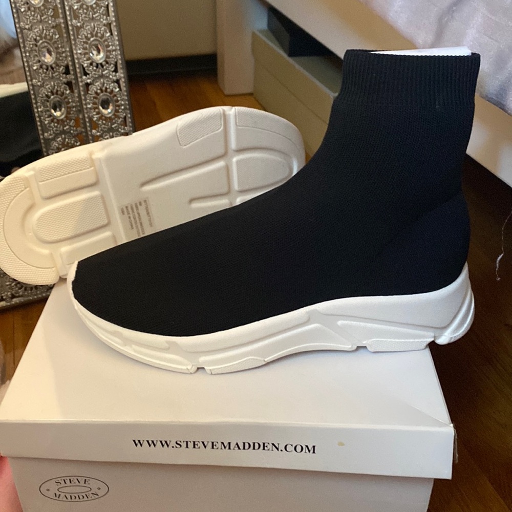 Steve Madden Bitten black sneaker boot brand new size 8